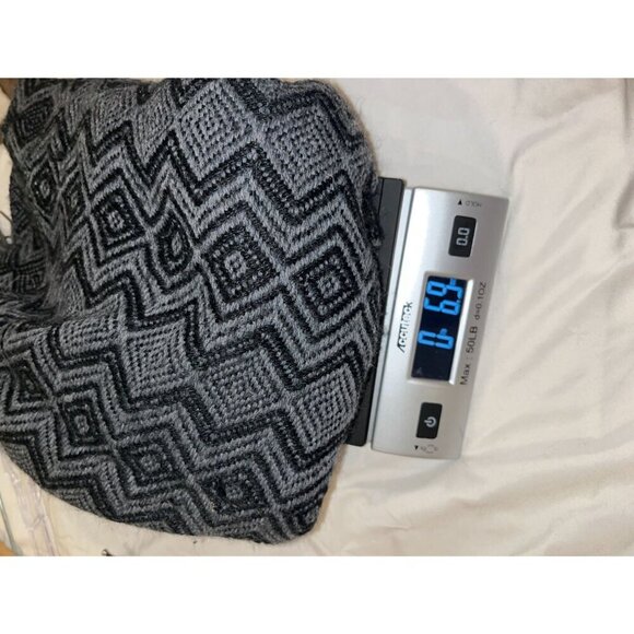 100% Alpaca Black/Gray Geometric Pattern Fringe Scarf Wrap Women's Size OS - Picture 8 of 8
